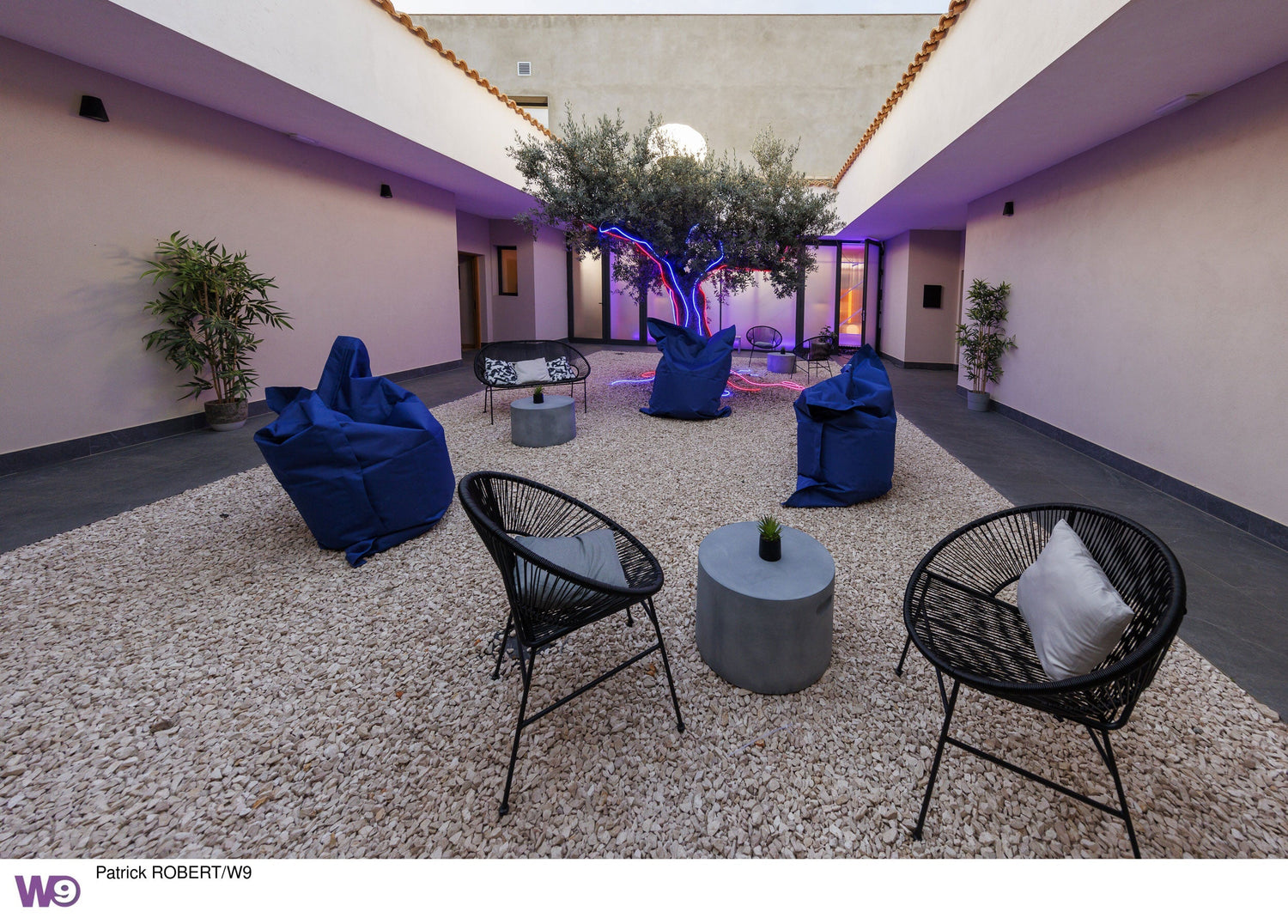 W9 – Plateaux TV - Un mobilier pensé pour les décors télévisuels