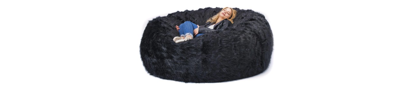 Giant pouf in soft and luxurious fur for optimal comfort